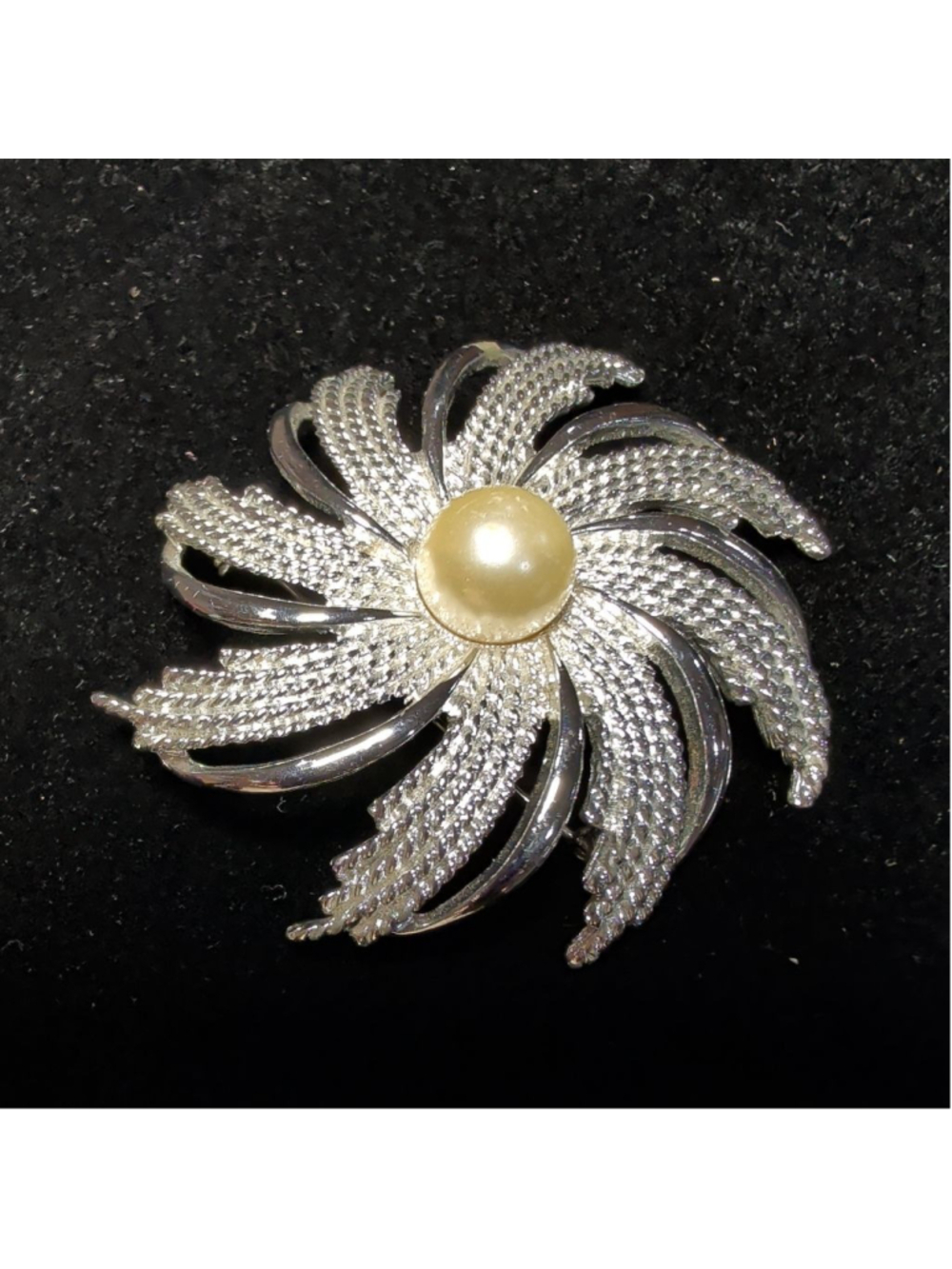 Unbranded Silver Tone Brooch Cream Pearl One Size